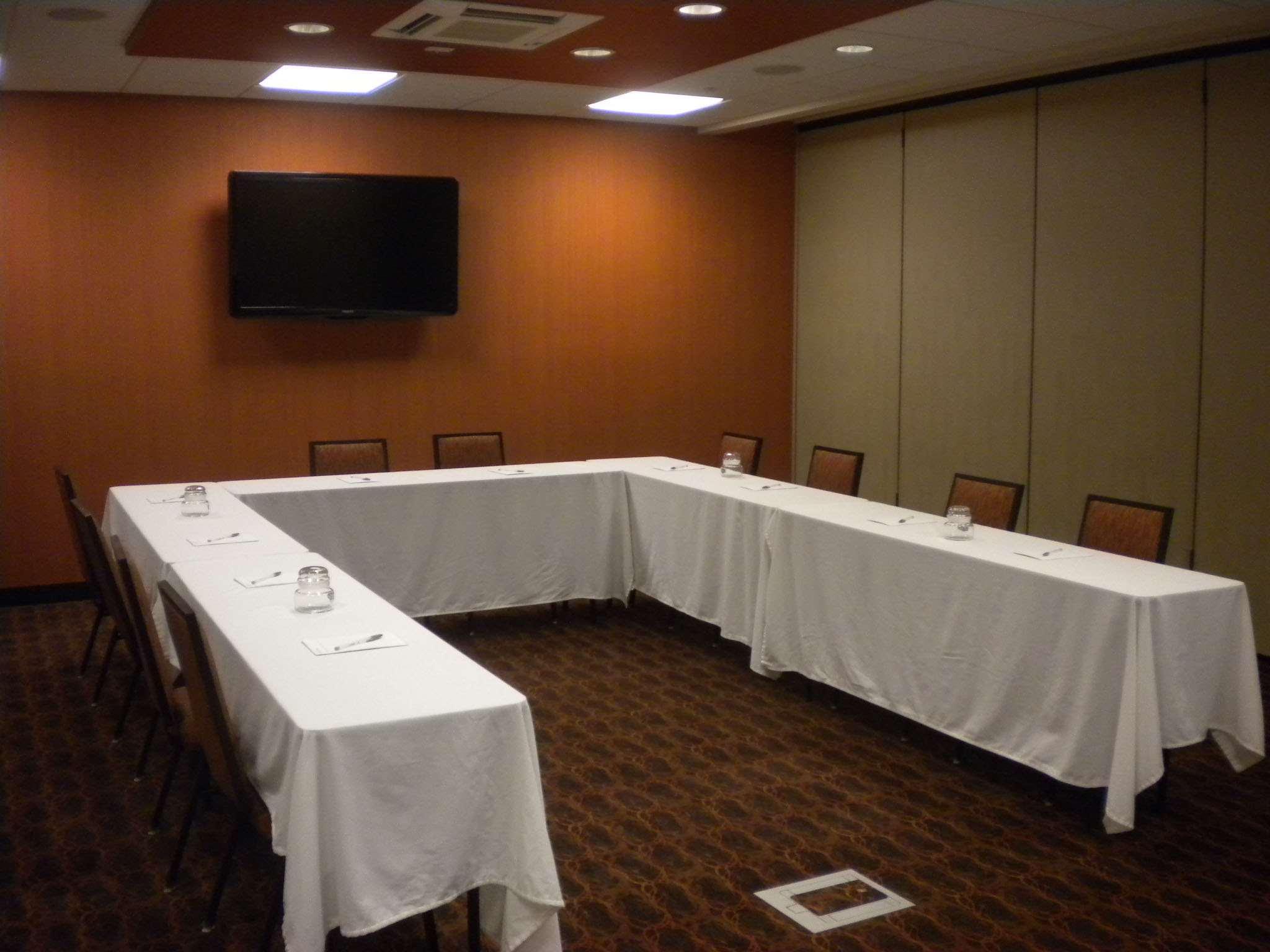 Hampton Inn & Suites Cincinnati / Uptown - University Area Udogodnienia zdjęcie