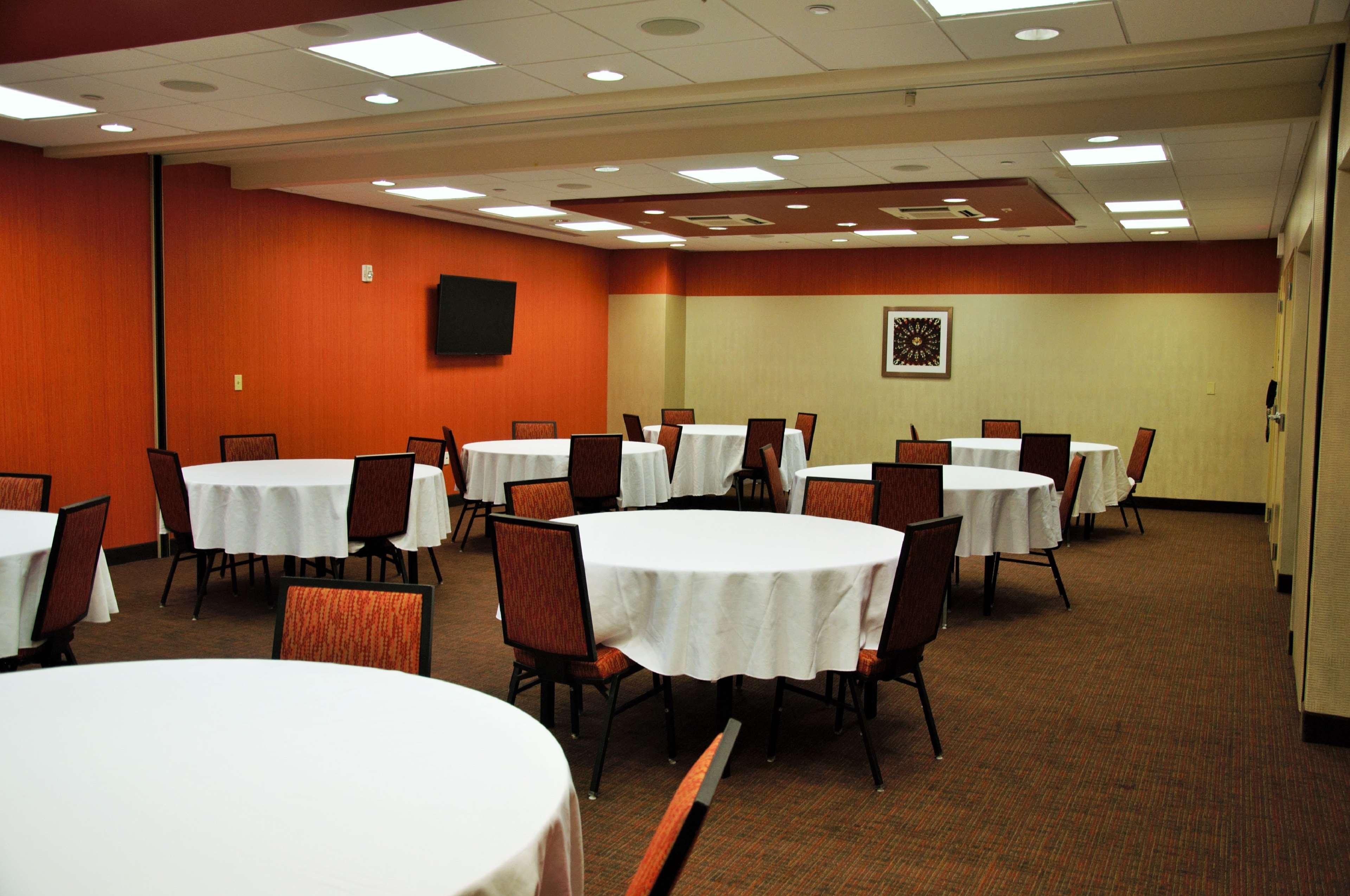 Hampton Inn & Suites Cincinnati / Uptown - University Area Zewnętrze zdjęcie