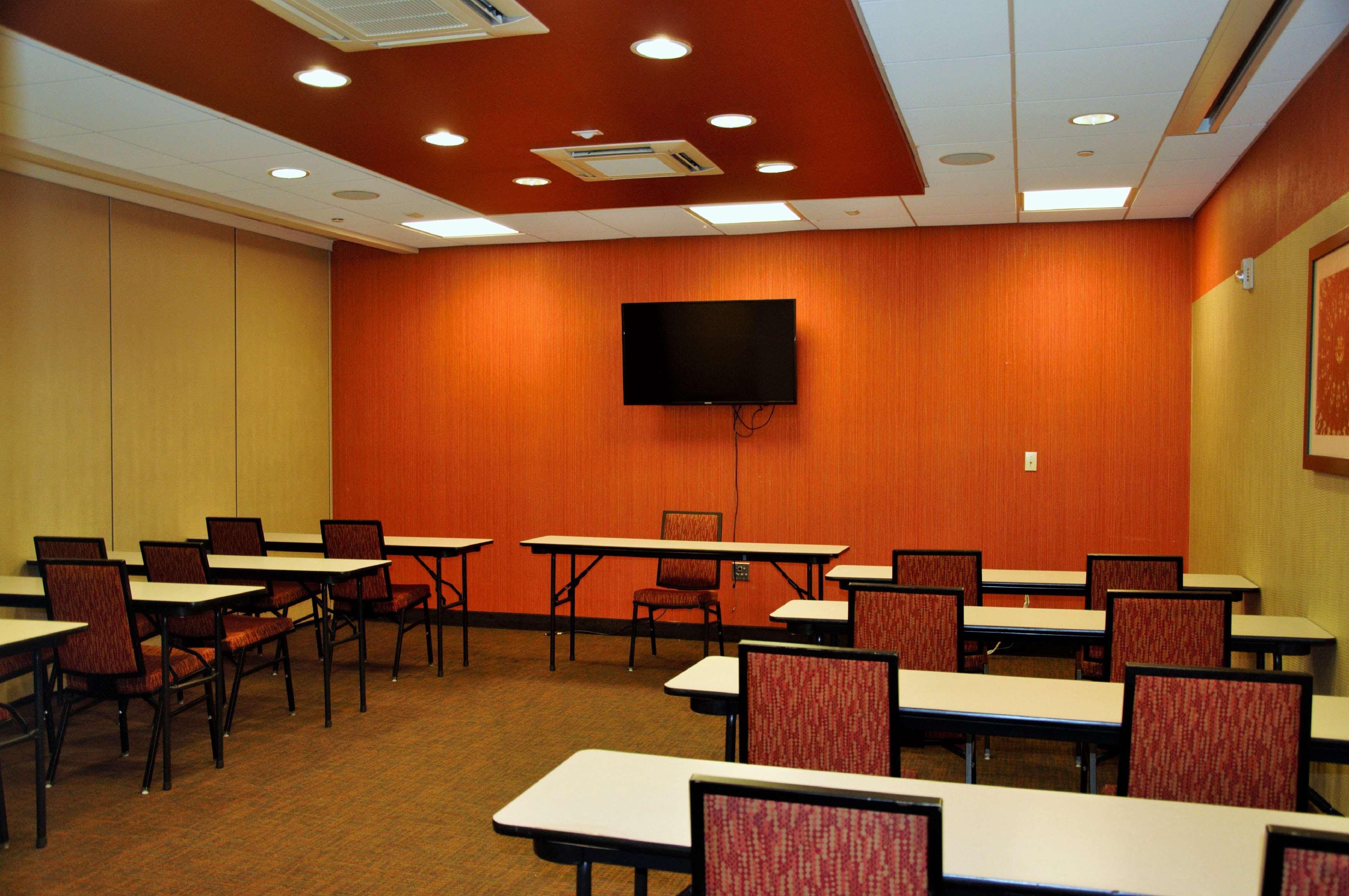 Hampton Inn & Suites Cincinnati / Uptown - University Area Zewnętrze zdjęcie